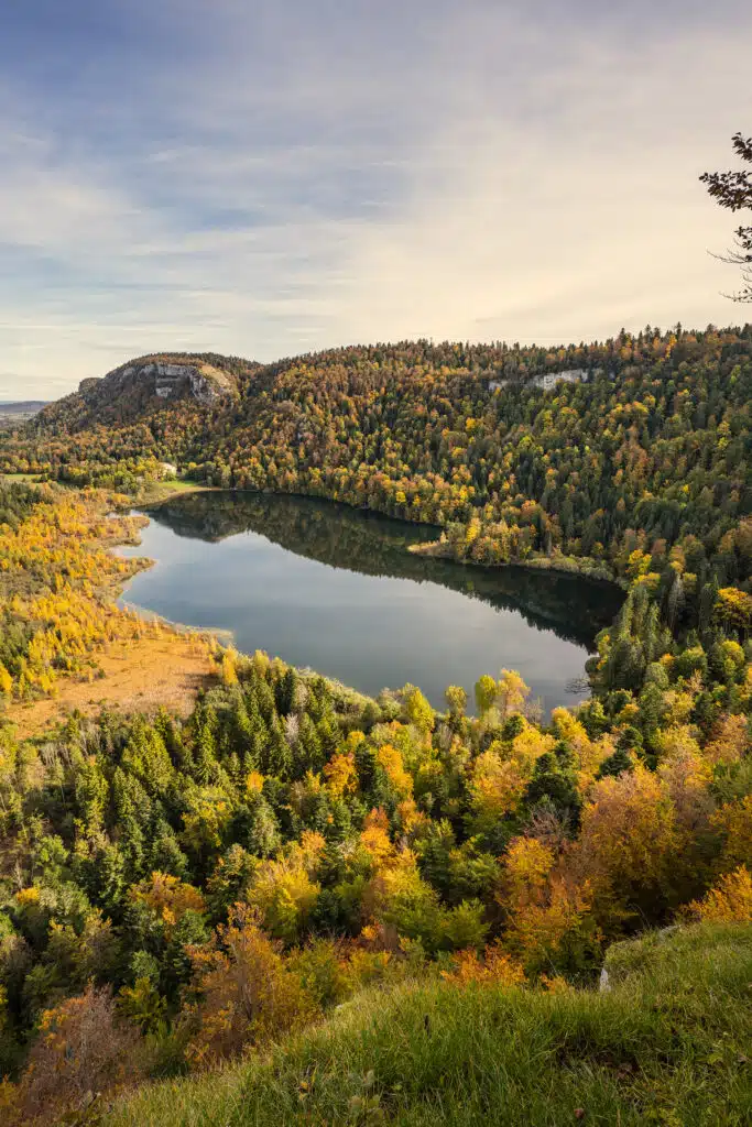 Lac de bonlieu Jura Automne