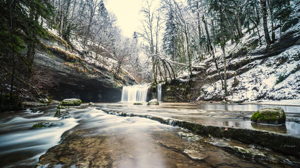 cascades du hérisson jura hiver