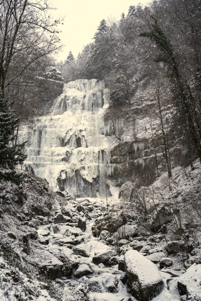 cascades du hérisson jura hiver