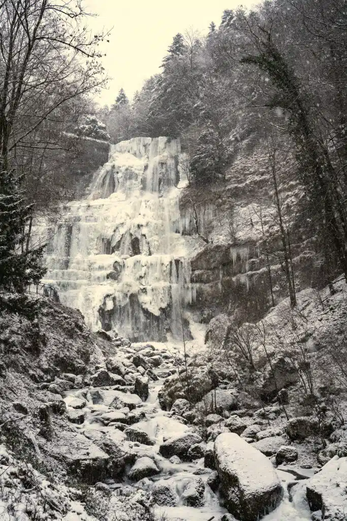 cascades du hérisson jura hiver