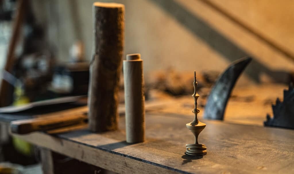 Photo prise dans l'atelier de M Marichy, artisan et tourneur sur bois.