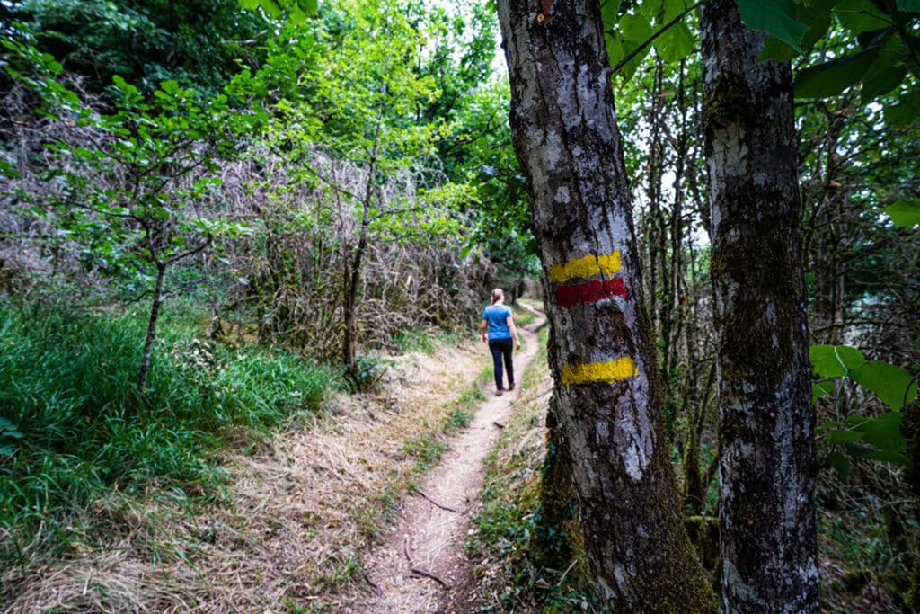 sentier falaises du surchauffant