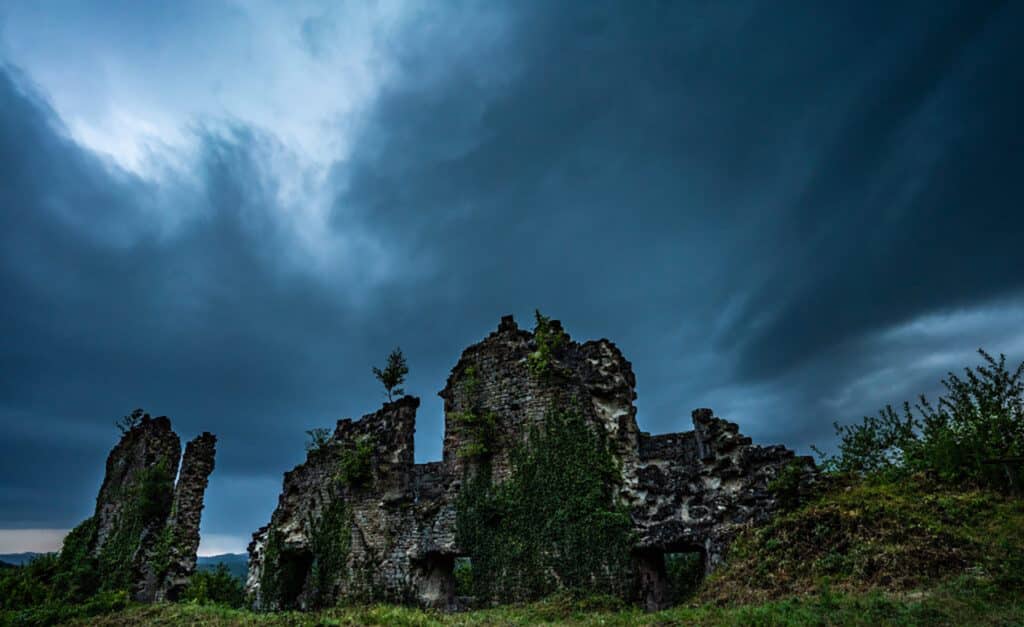 chateau de presilly falaises du surchauffant