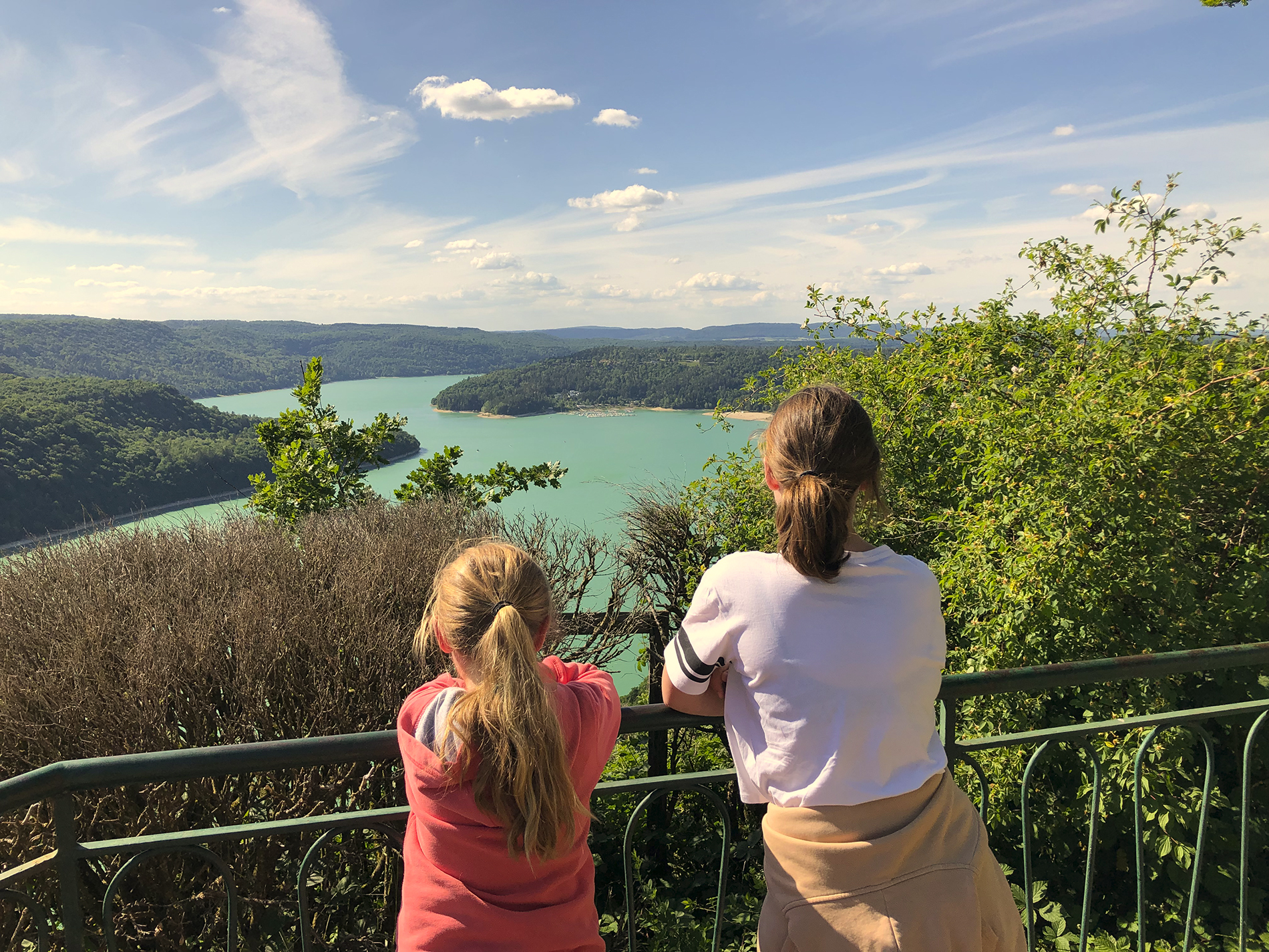 Randonnée en famille au lac de Vouglans