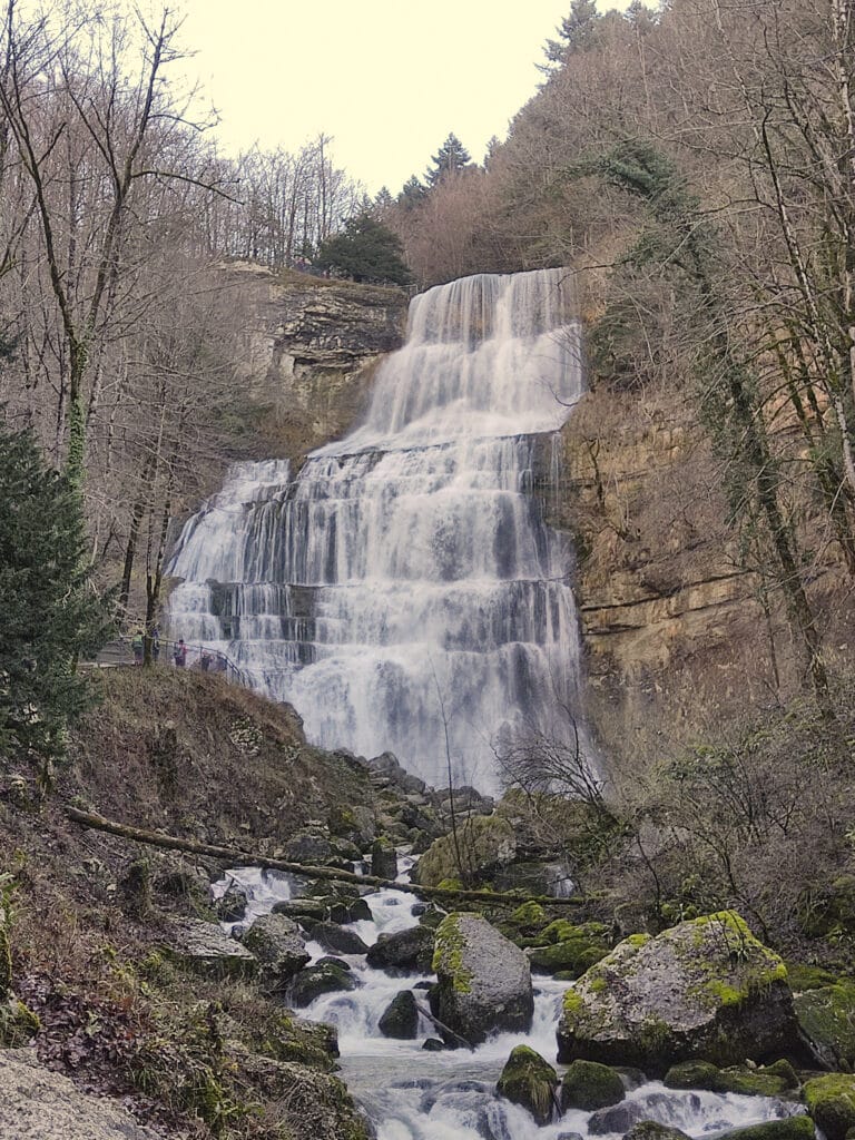 cascades du hérisson jura hiver