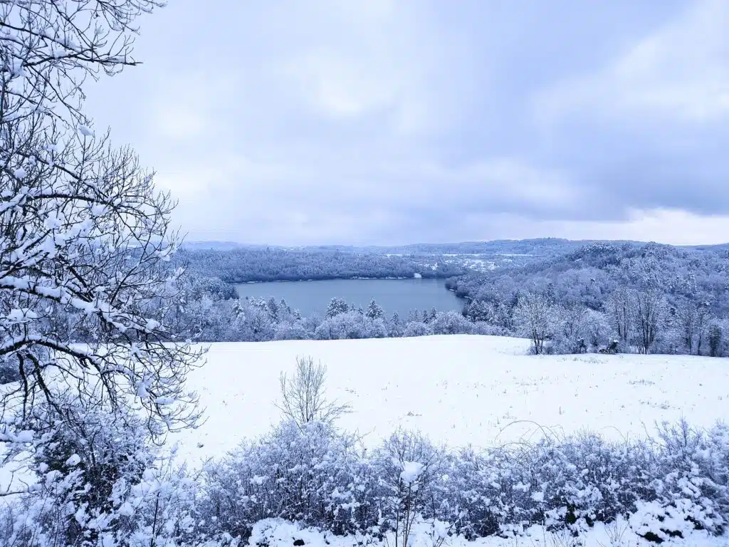 lac de vouglans neige hiver lac de vouglans neige hiver