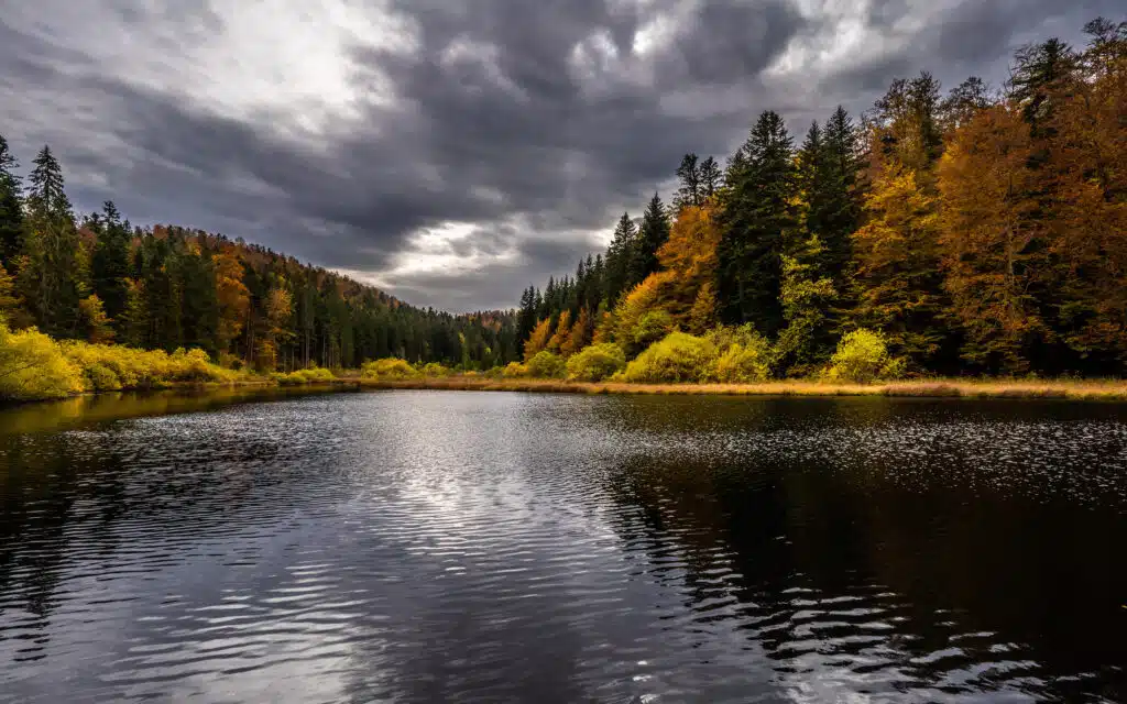 Lac de la Fauge automne Lac de la Fauge automne